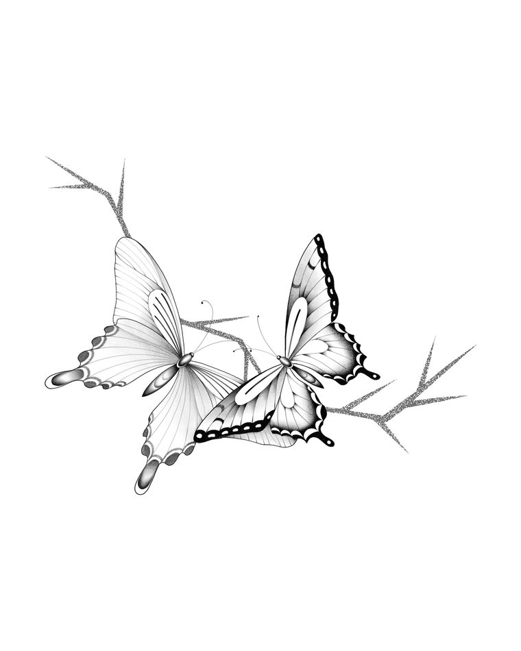 Tatuaje de dos mariposas posadas sobre una rama de espino