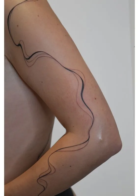 Tatuaje estilo Abstract - ejemplo 1 en Trato Tattoo Estudio Valencia
