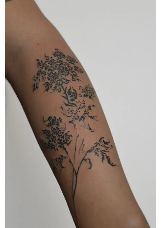 Tatuaje estilo Abstract - ejemplo 2 en Trato Tattoo Estudio Valencia