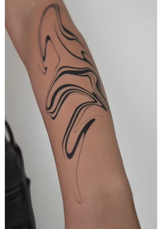 Tatuaje estilo Abstract - ejemplo 4 en Trato Tattoo Estudio Valencia