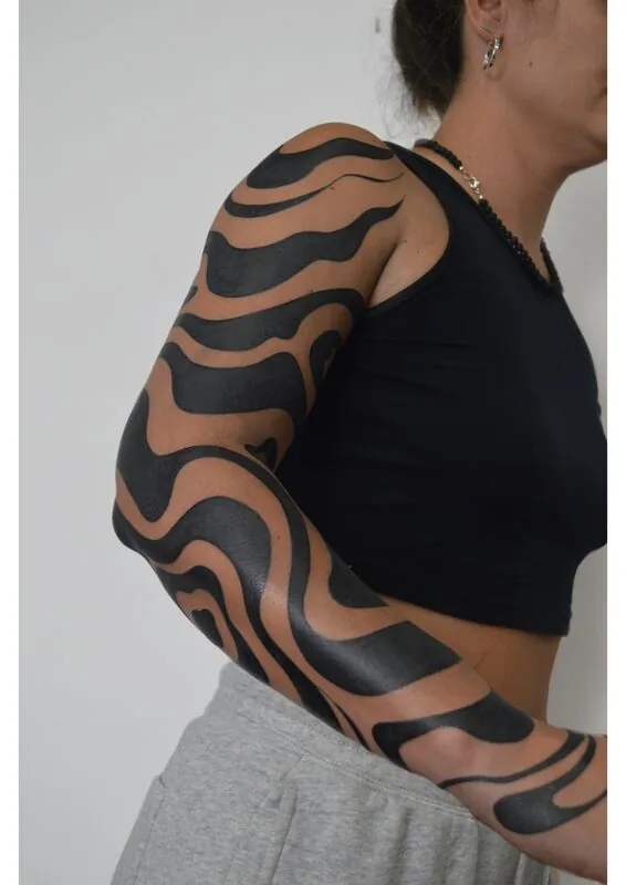 Tatuaje estilo Abstract - ejemplo 5 en Trato Tattoo Estudio Valencia