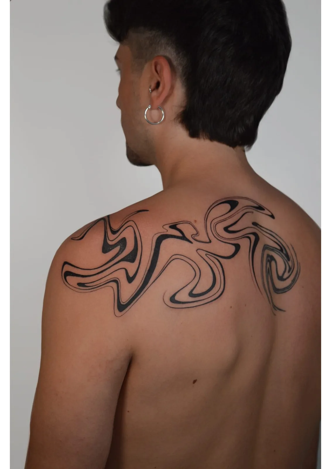 Tatuaje estilo Abstract - ejemplo 6 en Trato Tattoo Estudio Valencia