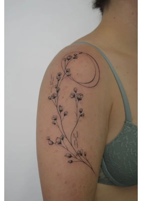 Tatuaje estilo Botánico - ejemplo 1 en Trato Tattoo Estudio Valencia