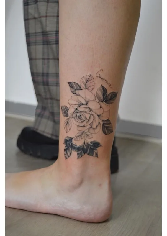 Tatuaje estilo Botánico - ejemplo 2 en Trato Tattoo Estudio Valencia