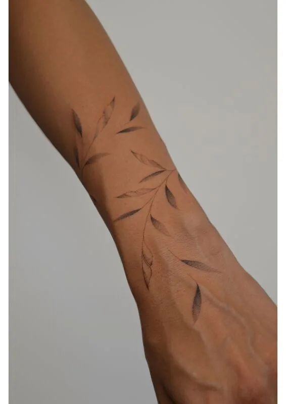 Tatuaje estilo Fineline - ejemplo 1 en Trato Tattoo Estudio Valencia
