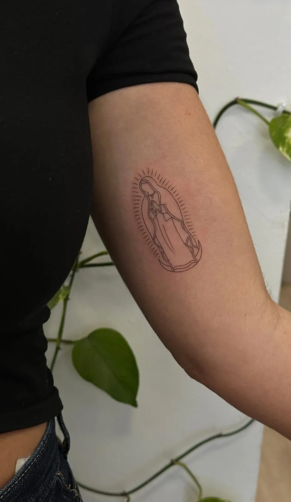 Tatuaje estilo Fineline - ejemplo 8 en Trato Tattoo Estudio Valencia