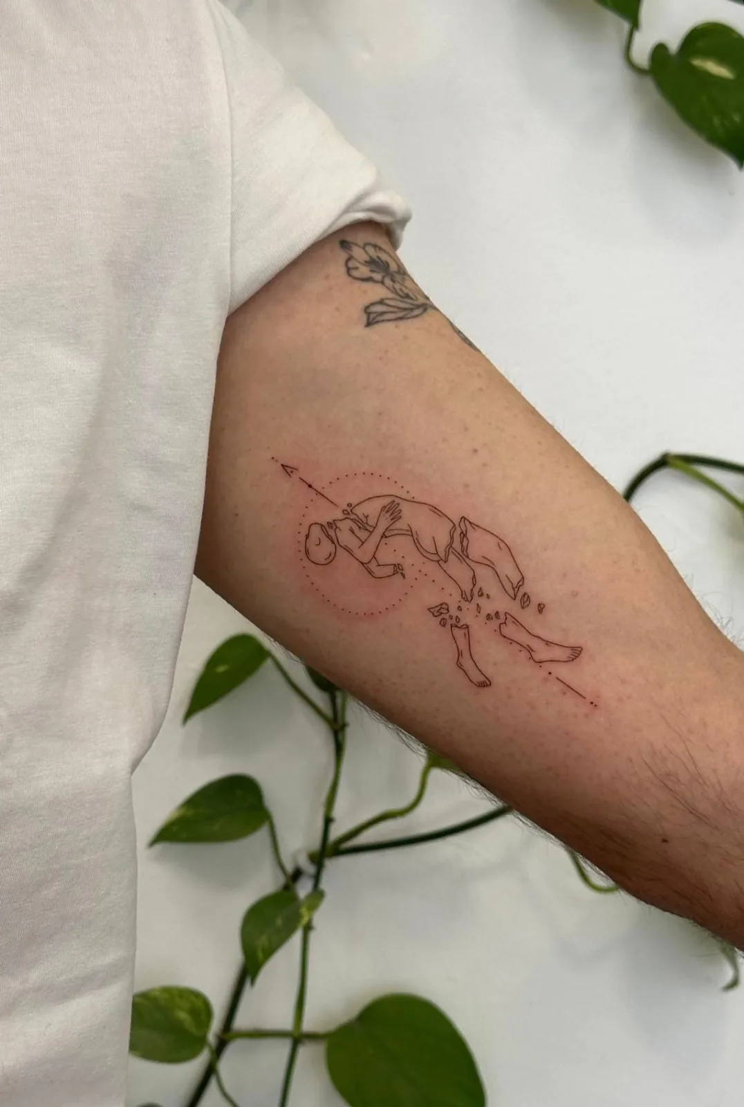 Tatuaje estilo Fineline - ejemplo 9 en Trato Tattoo Estudio Valencia