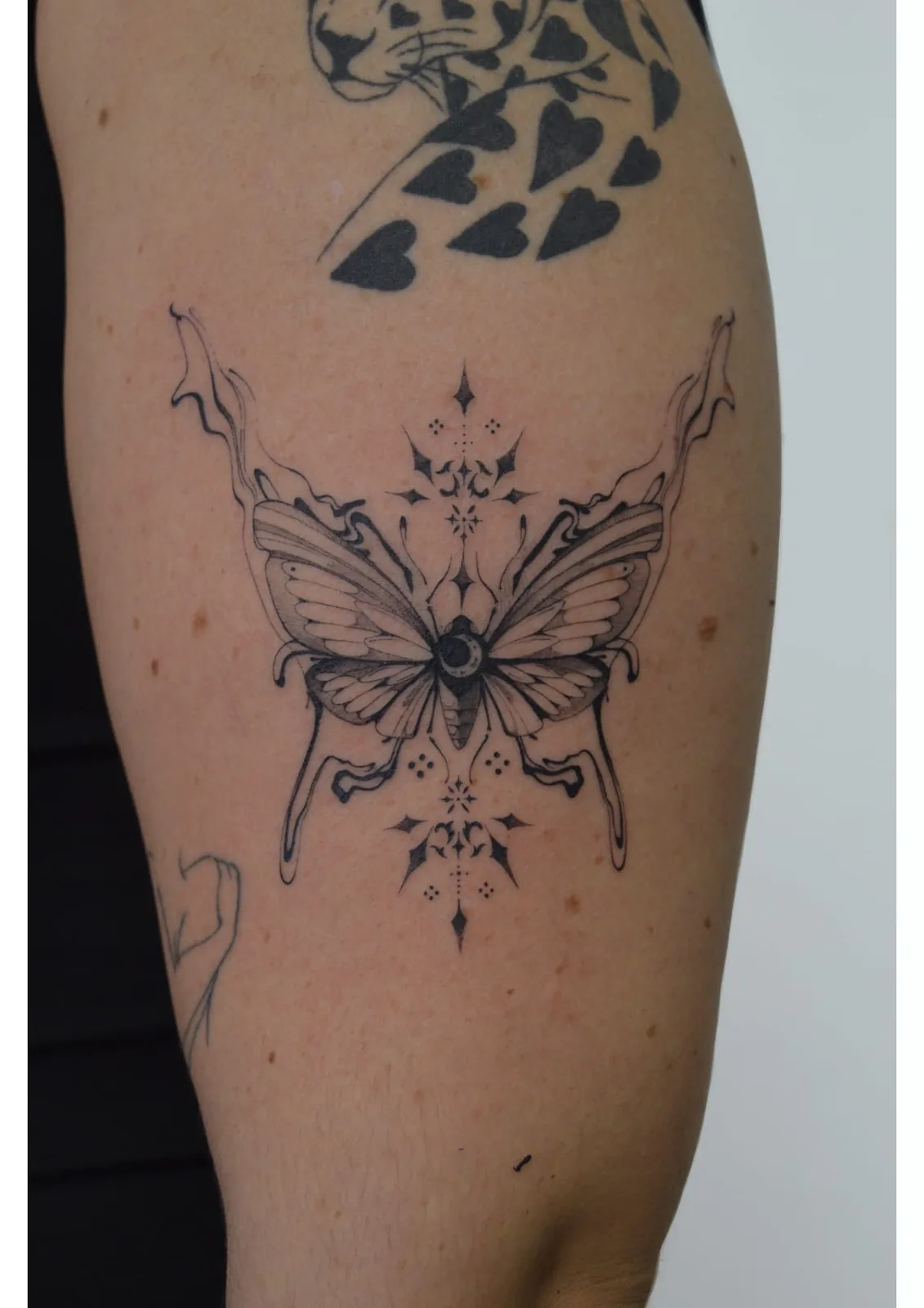 Tatuaje estilo Ilustrativo - ejemplo 10 en Trato Tattoo Estudio Valencia