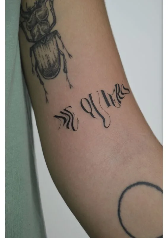 Tatuaje estilo Lettering - ejemplo 3 en Trato Tattoo Estudio Valencia