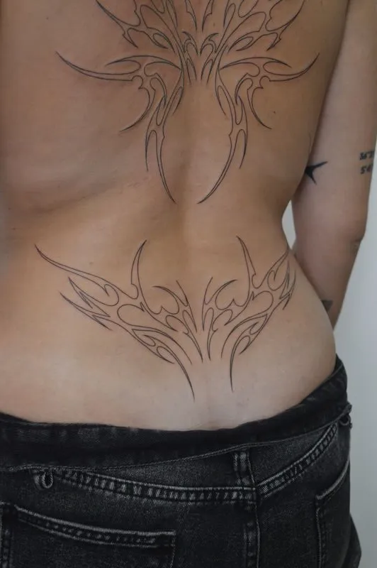 Tatuaje estilo Neotribal - ejemplo 4 en Trato Tattoo Estudio Valencia
