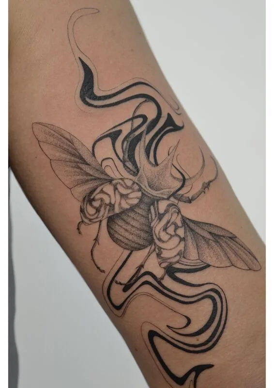 Tatuaje estilo Puntillismo - ejemplo 2 en Trato Tattoo Estudio Valencia