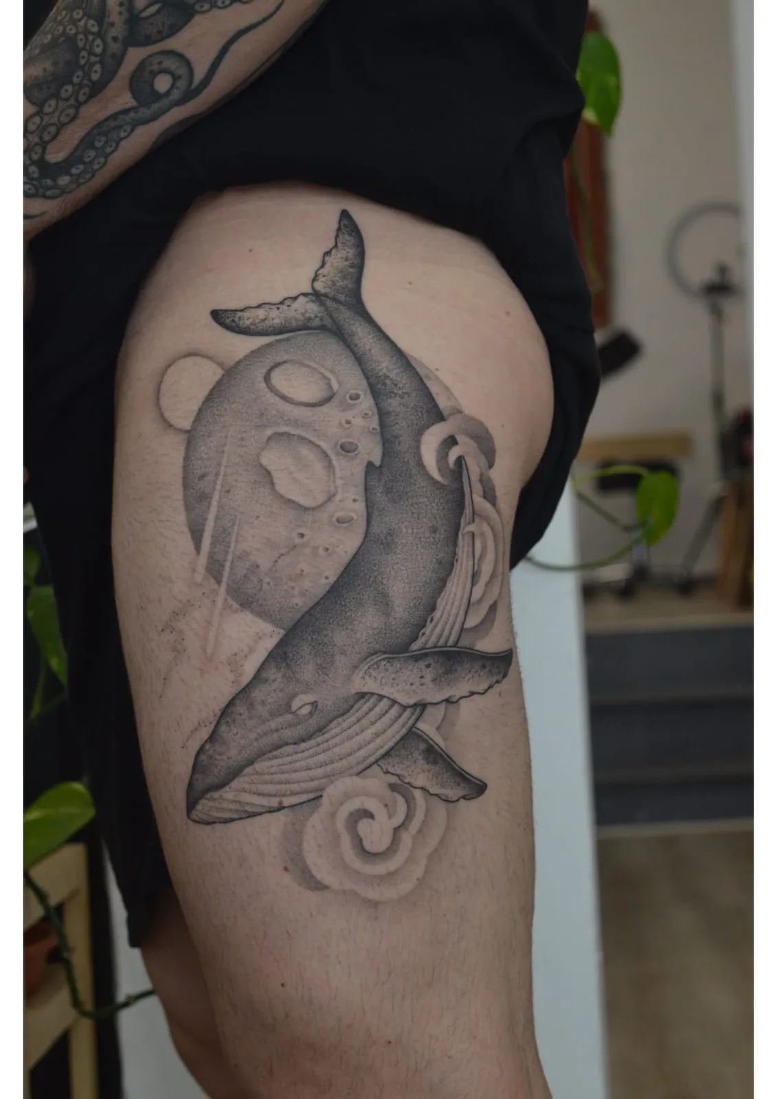 Tatuaje estilo Puntillismo - ejemplo 7 en Trato Tattoo Estudio Valencia