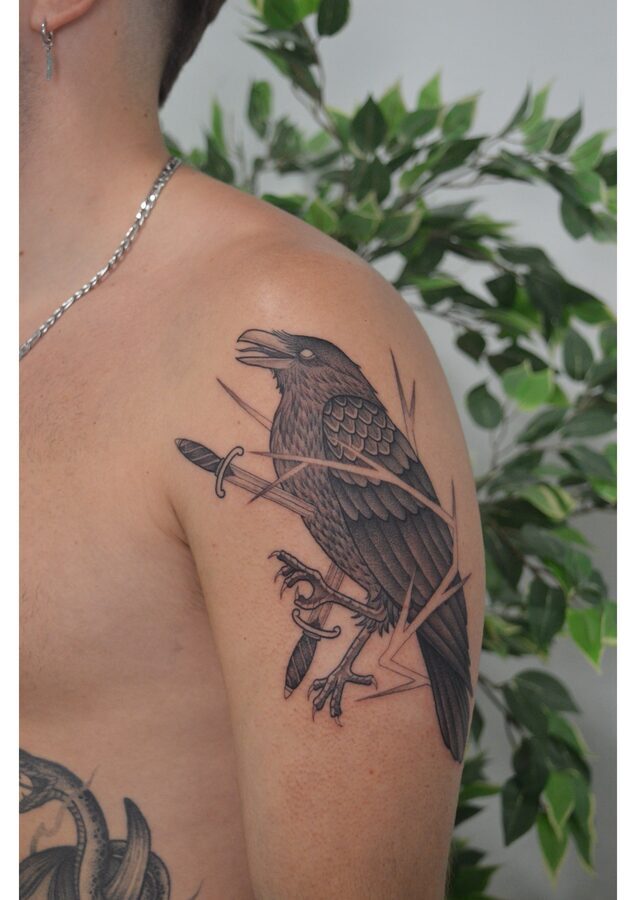 Tatuaje floral en brazo