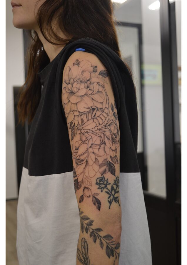 Tatuaje ornamental con mariposa